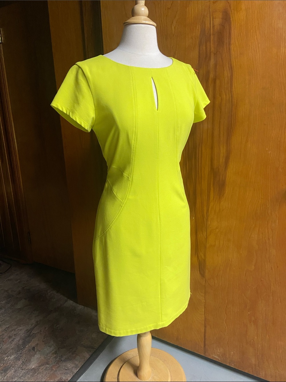 BCBG MAX AZARIA Chloe Bright Yellow Short Sleeve Sheath Dress 10